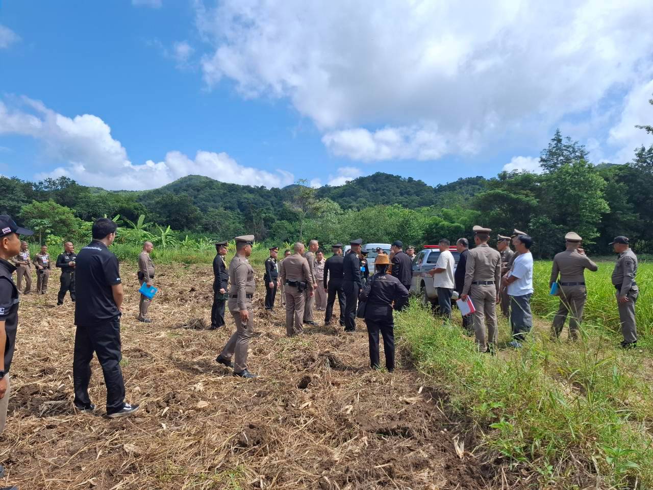 title - สำนักงานการปฏิรูปที่ดินจังหวัดเพชรบูรณ์ เข้าร่วมการประชุมและลงพื้นที่สำรวจเตรียมความพร้อม รองรับการปฏิบัติภารกิจของเจ้าคุณพระสินีนาถ พิลาสกัลยาณี ณ วัดป่าซับคำกอง อำเภอหนองไผ่ จังหวัดเพชรบูรณ์  